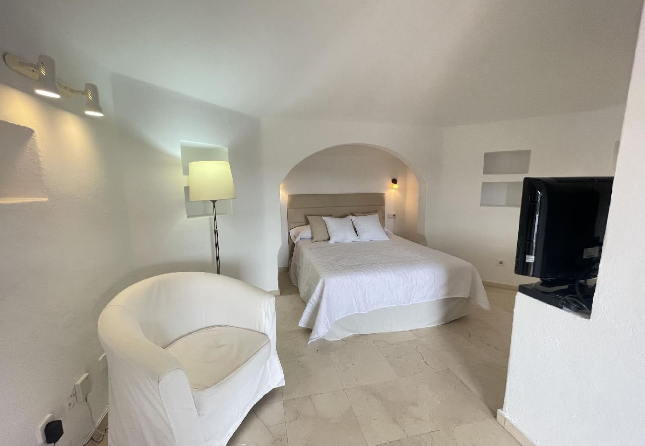 Apartamento en San Miguel de Abona - Oasis Attico estudio con terraza y piscina 