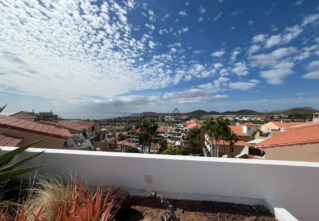 Apartamento en San Miguel de Abona - Oasis Attico estudio con terraza y piscina 